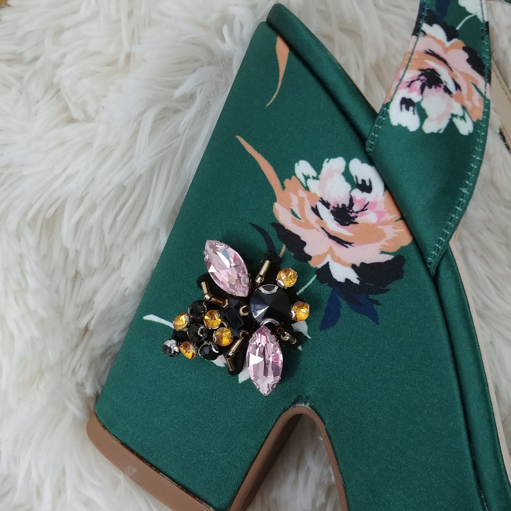 Jesica Simpson Emeral Floral Embelished wedges - Picture 2 of 8